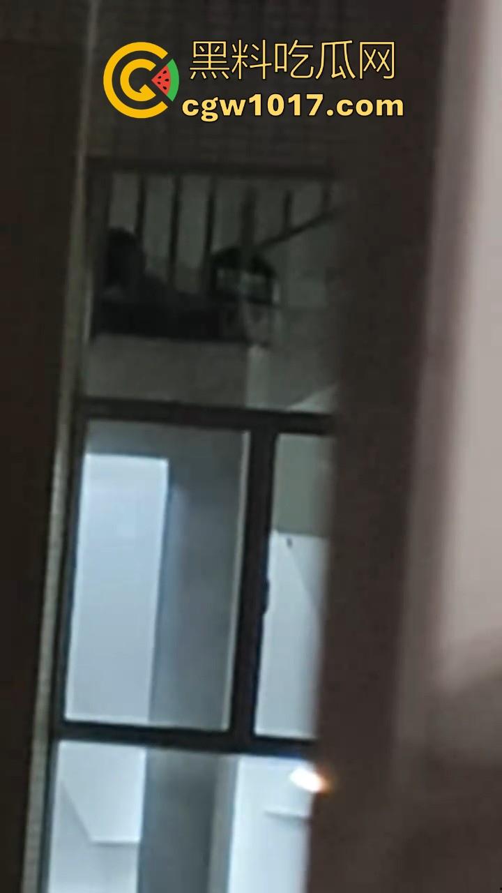 卫校不大创造神话！小情侣楼梯激情啪啪被偷拍！埋头苦干猛插女友，男女主被扒出，报告案发现场发现不明液体！  第8张