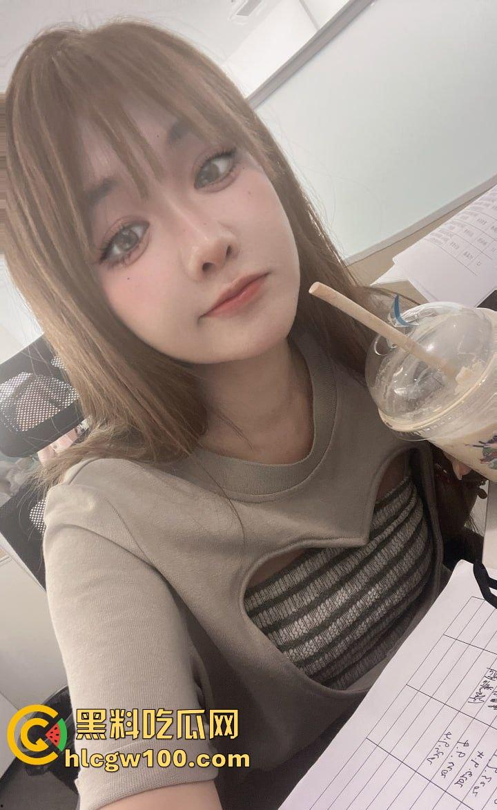 石家庄少妇文员『熊可心』桌上揉穴喷淫水湿透桌面，大奶子又软又白，老板欲火焚身直接腿软！  第1张