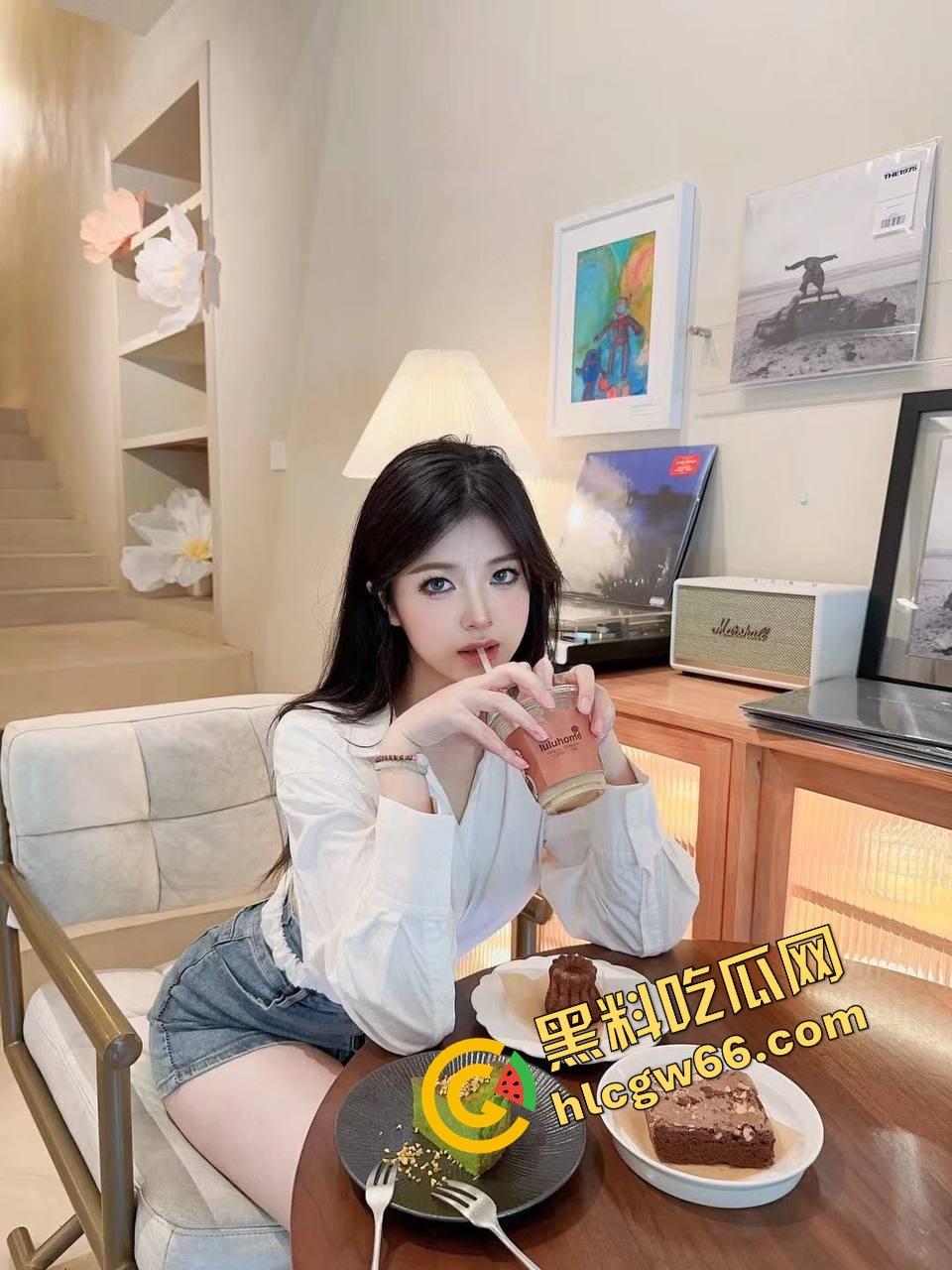 瓜友分享周六黑丝骚母狗副驾上车就让摸逼，黑丝真空淫叫连连，还没开到酒店鸡儿就硬得不行！  第8张