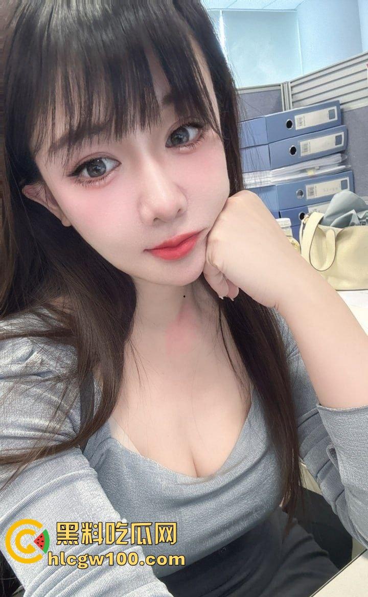 石家庄少妇文员『熊可心』桌上揉穴喷淫水湿透桌面，大奶子又软又白，老板欲火焚身直接腿软！  第2张