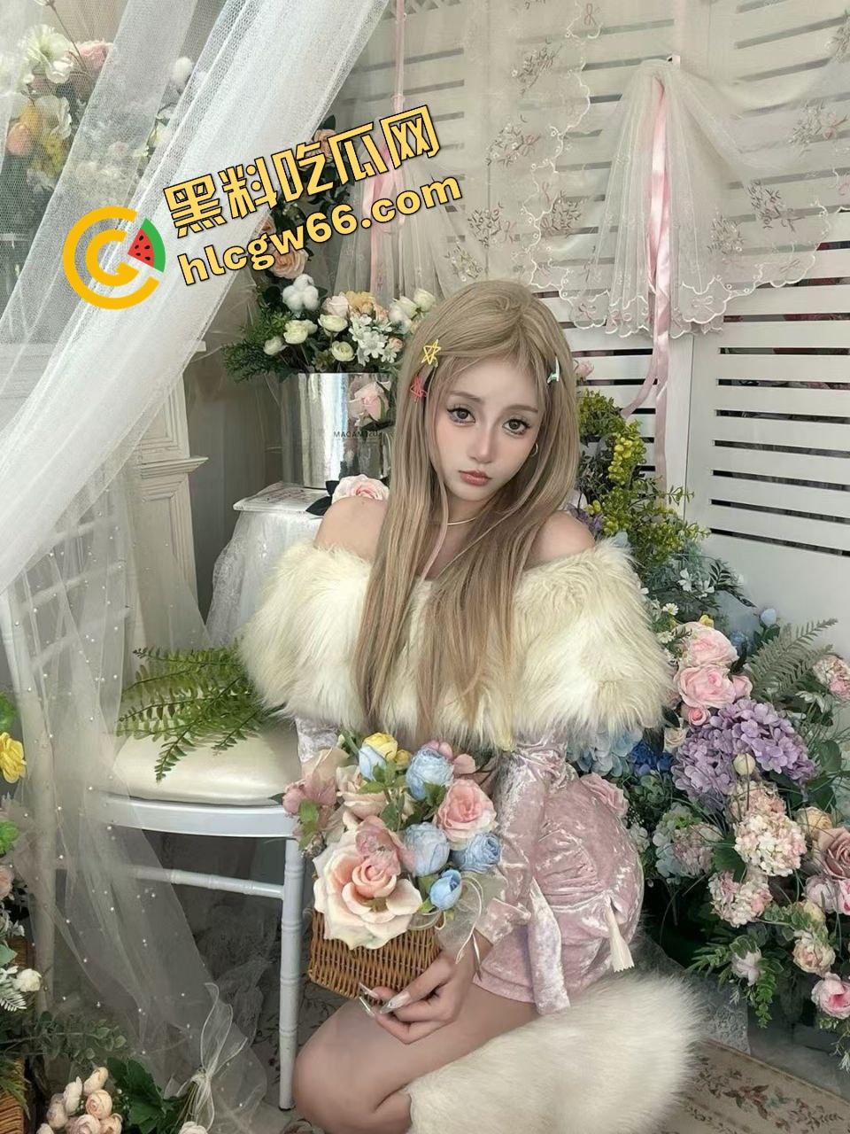 瓜友分享周六黑丝骚母狗副驾上车就让摸逼，黑丝真空淫叫连连，还没开到酒店鸡儿就硬得不行！  第9张