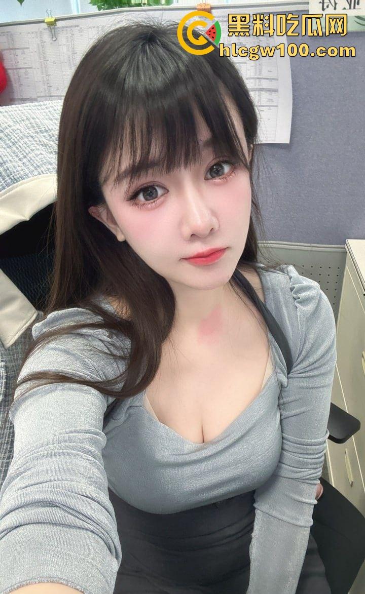 石家庄少妇文员『熊可心』桌上揉穴喷淫水湿透桌面，大奶子又软又白，老板欲火焚身直接腿软！  第3张