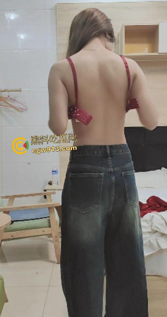 酒店终极海角老弟征服姐姐！老弟假按摩真开干，饥渴骚姐被操到狂喷淫水，姐姐这功力果然是个老司机啊！  第1张