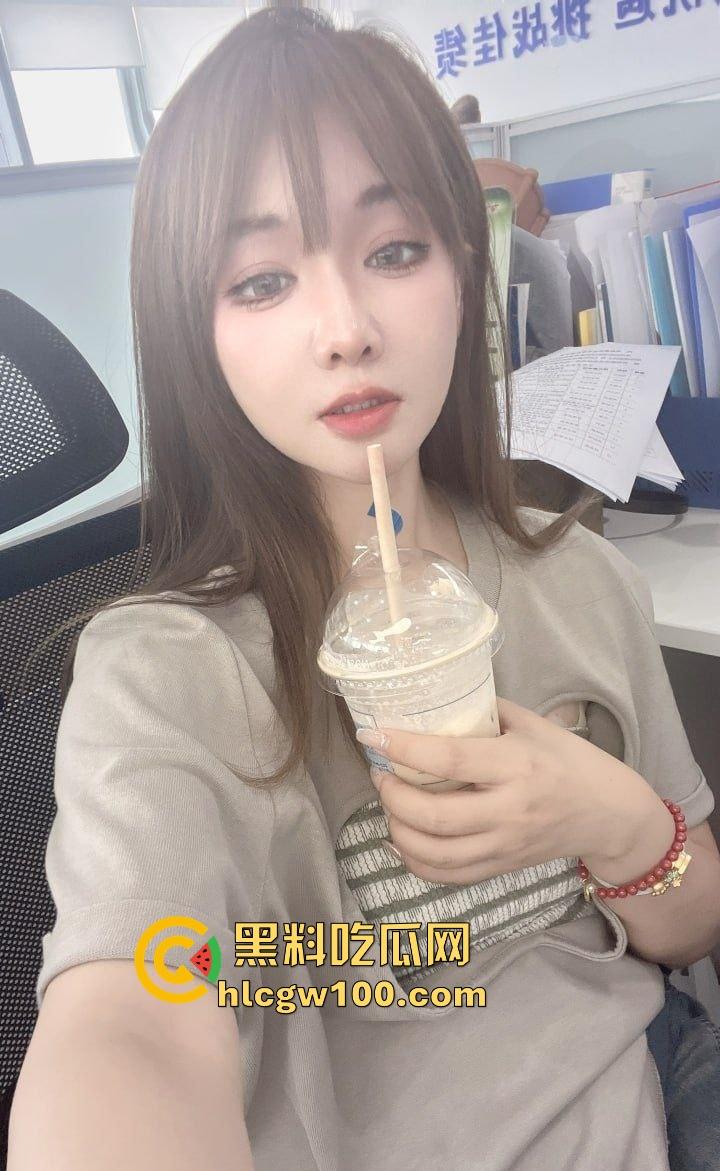 石家庄少妇文员『熊可心』桌上揉穴喷淫水湿透桌面，大奶子又软又白，老板欲火焚身直接腿软！  第7张