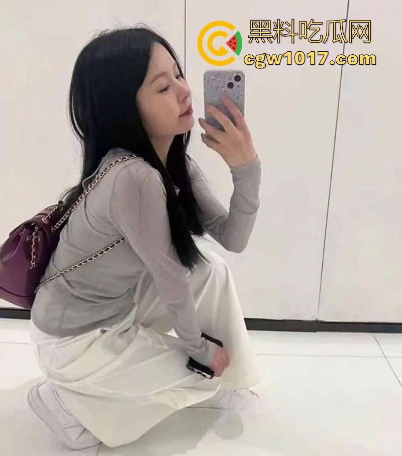 网聊约炮小红书极品小美，清纯少女秒变骚逼精盆，酒店套房跪吞巨屌，无套后入内射喷精，看着就很有感觉！  第6张