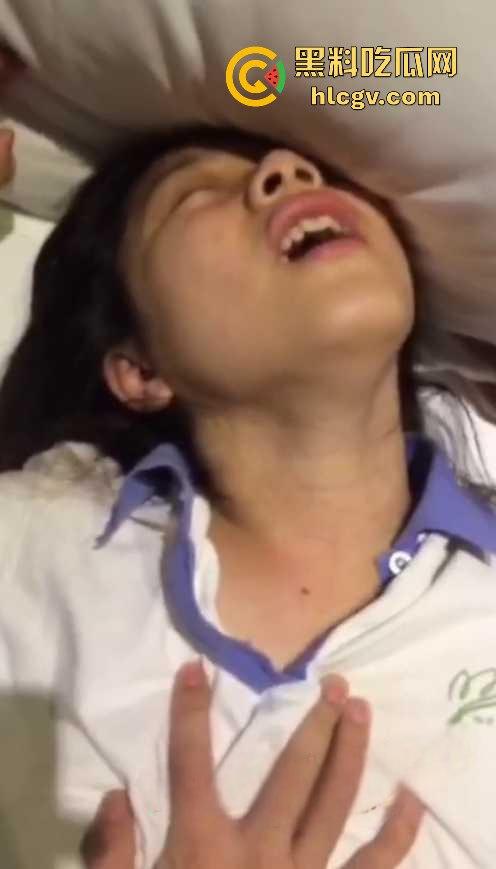 高中生校服约炮成新潮？放学后酒店开房玩无套颜射吞精，年轻一代的会玩超出想象！  第3张