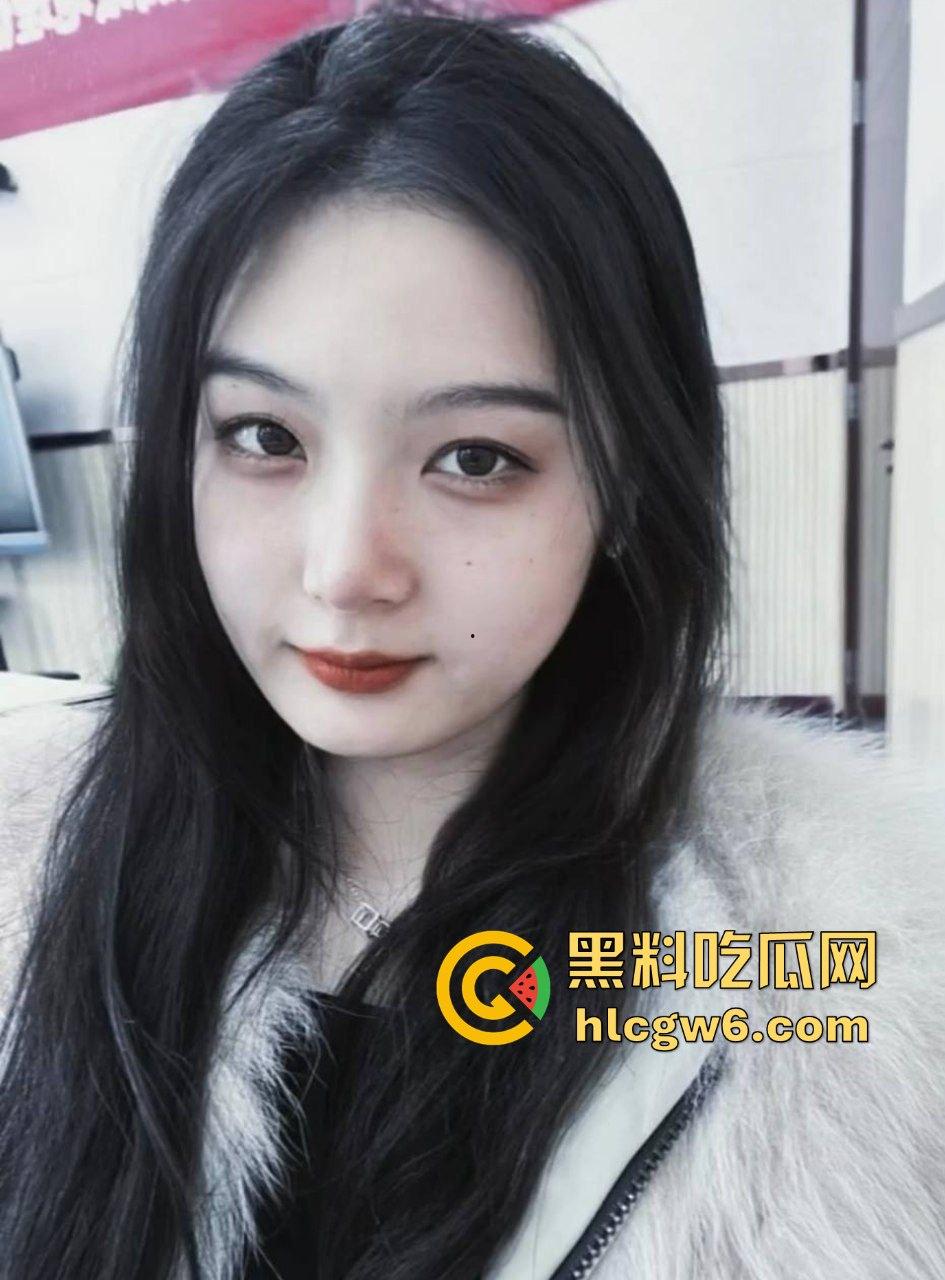 西南医科大学学生妹【陈雨柔】手机修理翻车，稚嫩脸皮装清纯，骚得像条母狗，露奶扭腰啥都敢干！  第1张