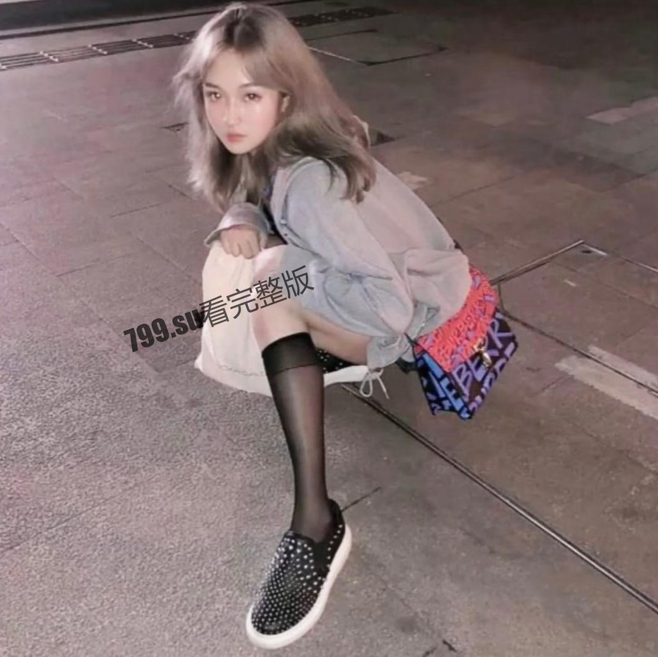 00 后金发美少女玩交友 APP 约出来喝酒灌醉拖回出租房肆意玩  第3张