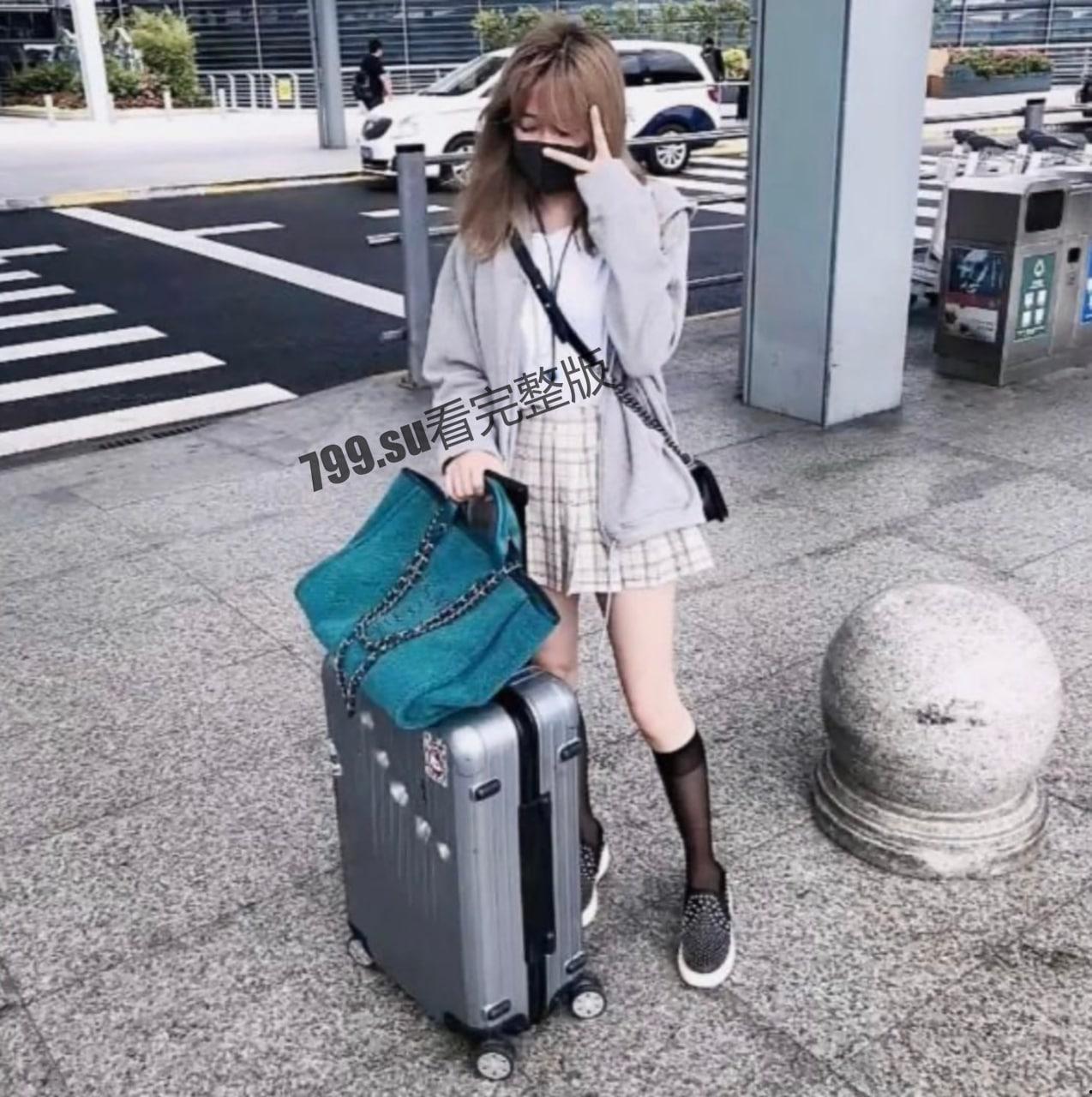 00 后金发美少女玩交友 APP 约出来喝酒灌醉拖回出租房肆意玩  第5张