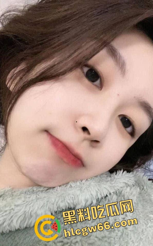 芜湖皖南医学院『杨萌萌』分手一个月又被我操了，嘴上说是纯爱逼，结果酒店里自己撅着腰让我内射！  第1张