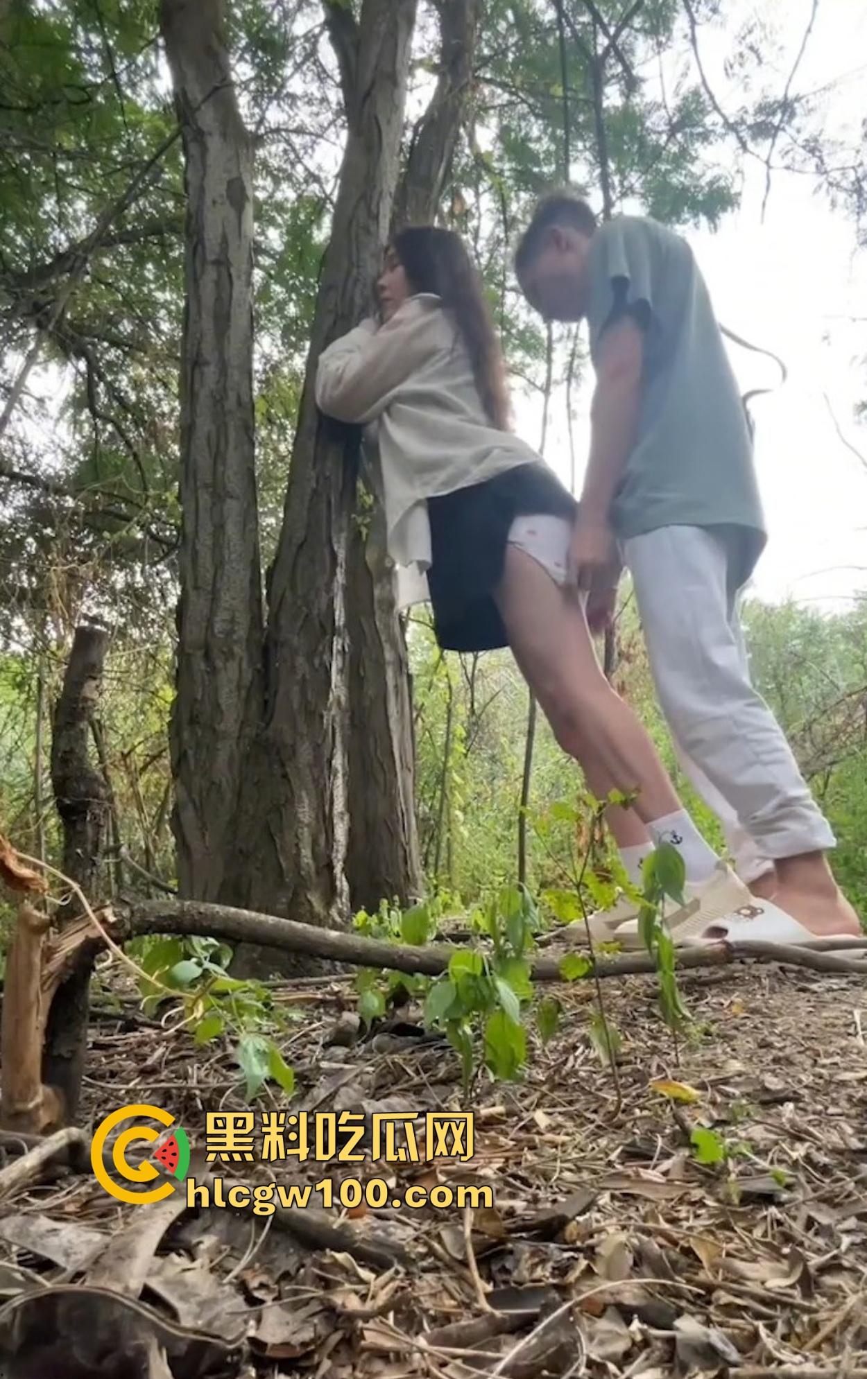 网黄女主播户外完成任务直播勾引司机，风韵少妇停车野战操逼，小伙子扛不住诱惑，肉棒直捣骚逼最终内射收场！  第9张