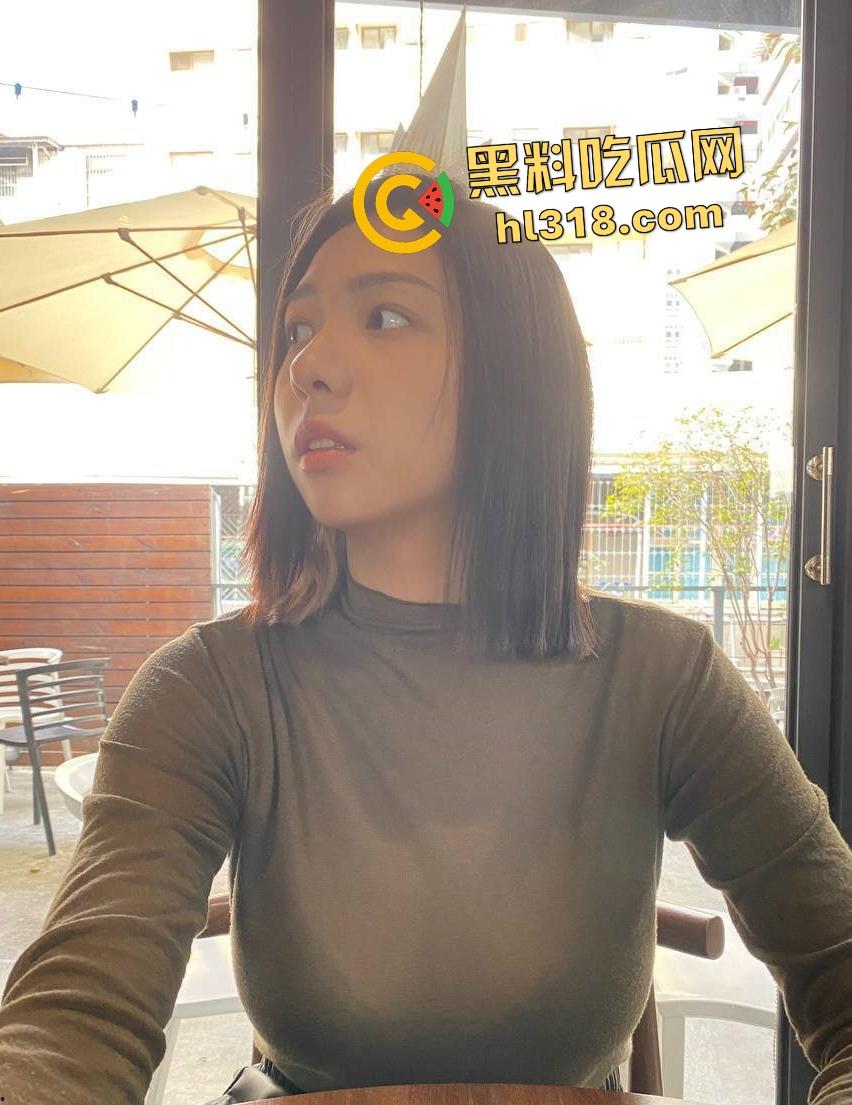 台湾极品人妻空姐下飞机就变母狗，舌头狂舔鸡巴，恨不得把鸡巴包完，红蓝灯下被操到神志不清！  第2张