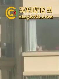 骚货人妻大胆做爱，高楼层 开窗帘让人欣赏，女的还挺主动的一直是骑乘位，看得人心痒痒！  第3张