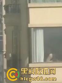 骚货人妻大胆做爱，高楼层 开窗帘让人欣赏，女的还挺主动的一直是骑乘位，看得人心痒痒！  第7张