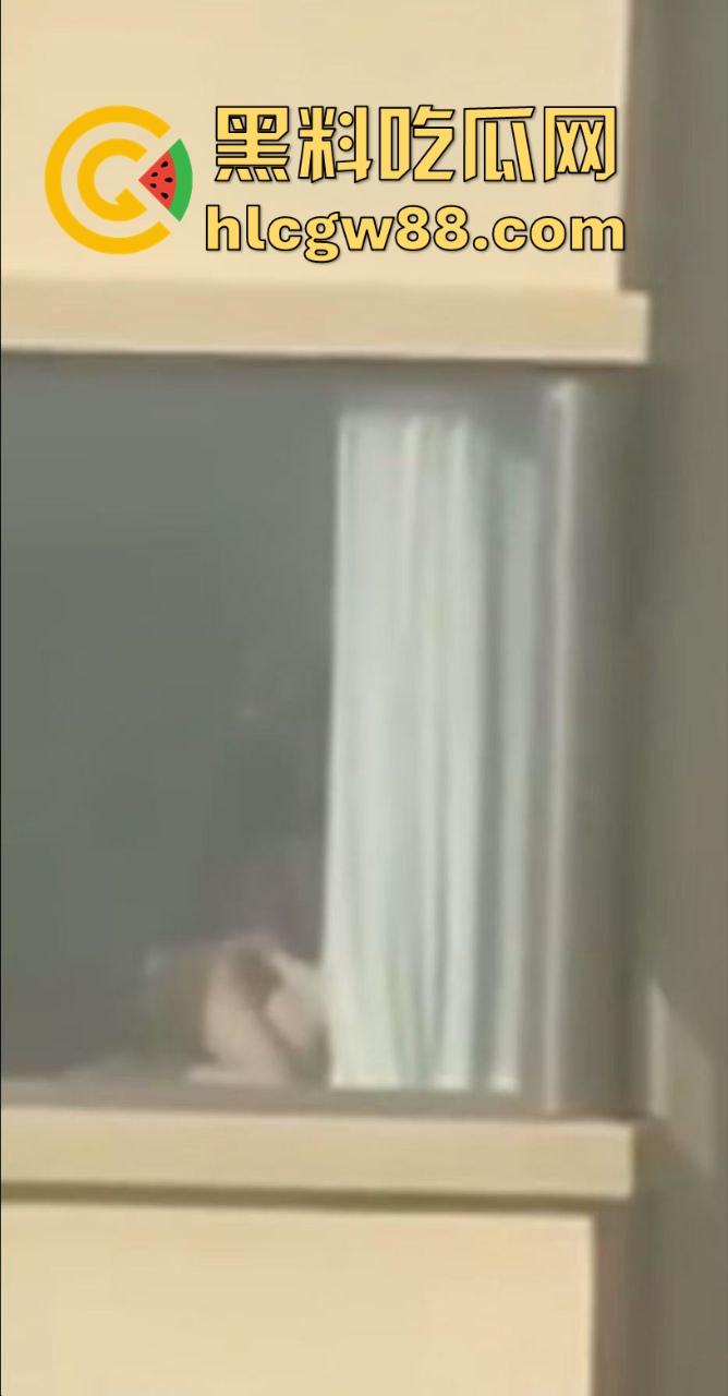 骚货人妻大胆做爱，高楼层 开窗帘让人欣赏，女的还挺主动的一直是骑乘位，看得人心痒痒！  第8张