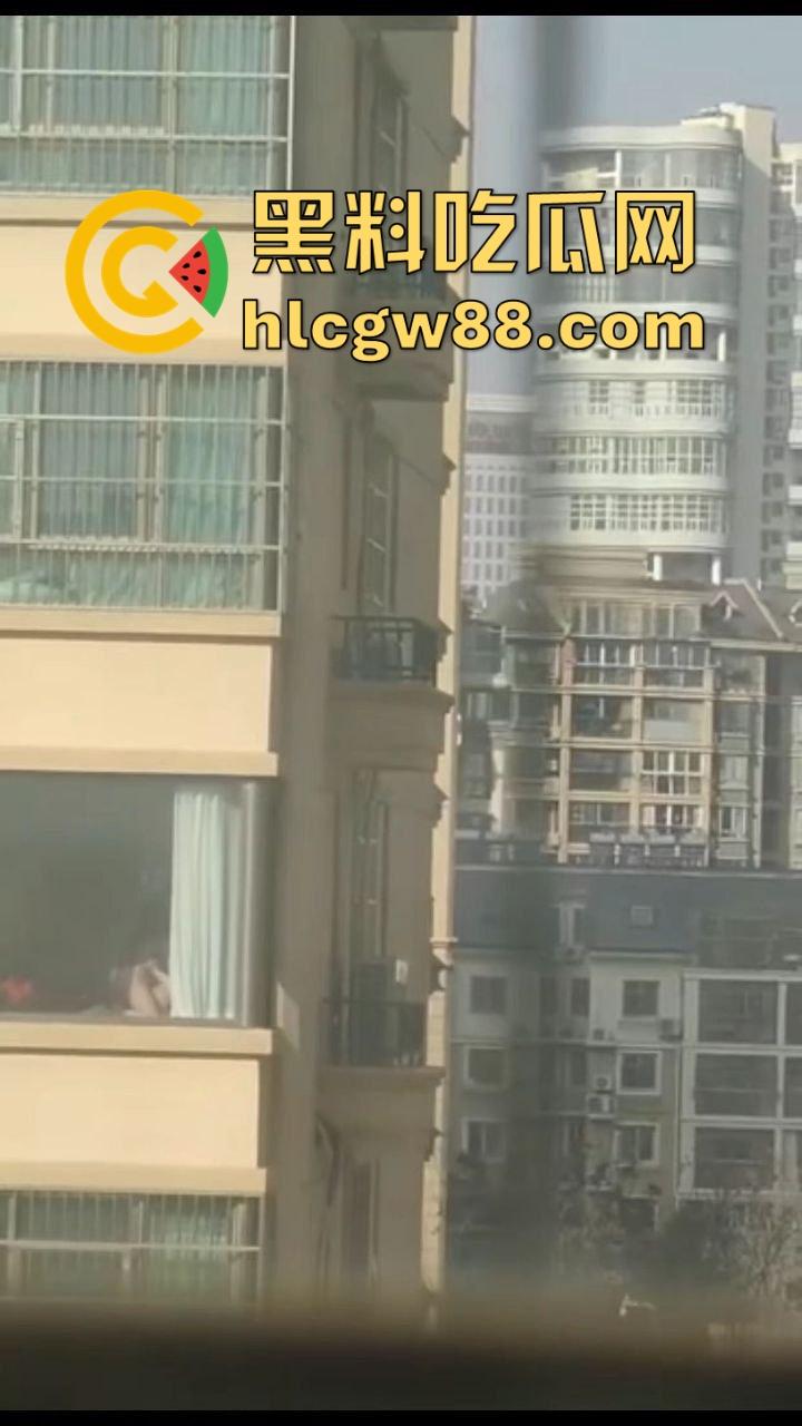 骚货人妻大胆做爱，高楼层 开窗帘让人欣赏，女的还挺主动的一直是骑乘位，看得人心痒痒！  第9张