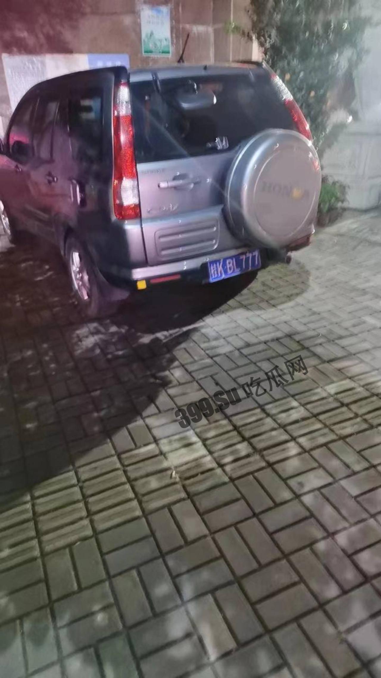 抖音 小胖说车 玉林 华茂宾馆事故  (小胖说车)醉驾肇事 #逃逸，被撞二轮电车一家四口人，两公婆当场死亡，儿子送医枪救无效死亡。最小的妹妹重伤仍在抢救。 第3张