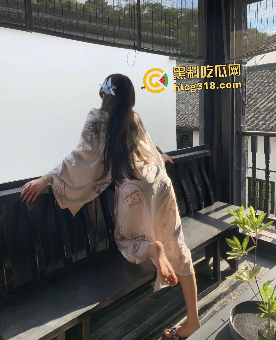 抖音【天才蕉蕉子】拍摄片场遭好大哥掌掴臀部红肿，还被强按头吞茎，这要是被粉丝知道不得心疼死？  第4张