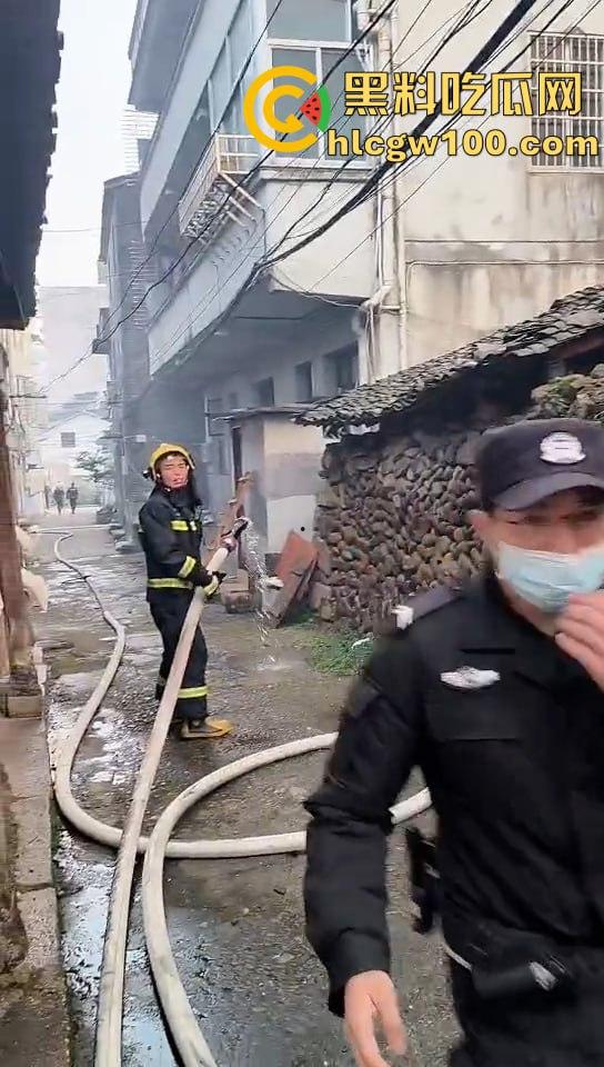 惊爆！浙江丽水青田县后街路突发火情，多间民房似被《末日之火》点燃  第2张