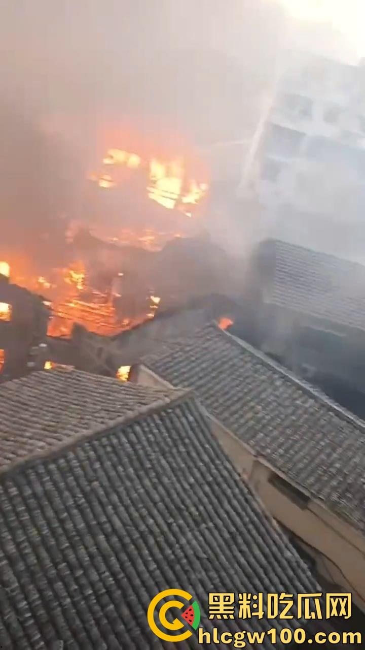 惊爆！浙江丽水青田县后街路突发火情，多间民房似被《末日之火》点燃  第7张