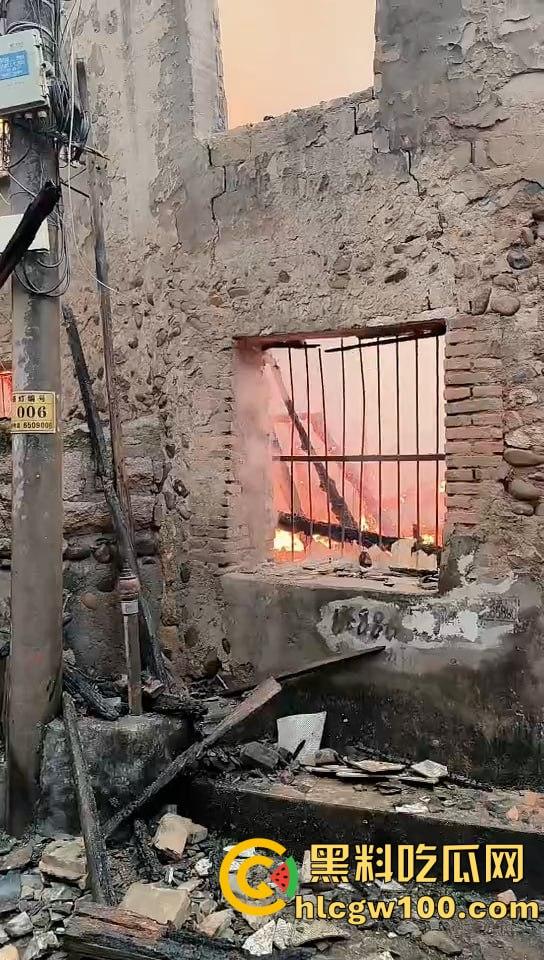 惊爆！浙江丽水青田县后街路突发火情，多间民房似被《末日之火》点燃  第9张