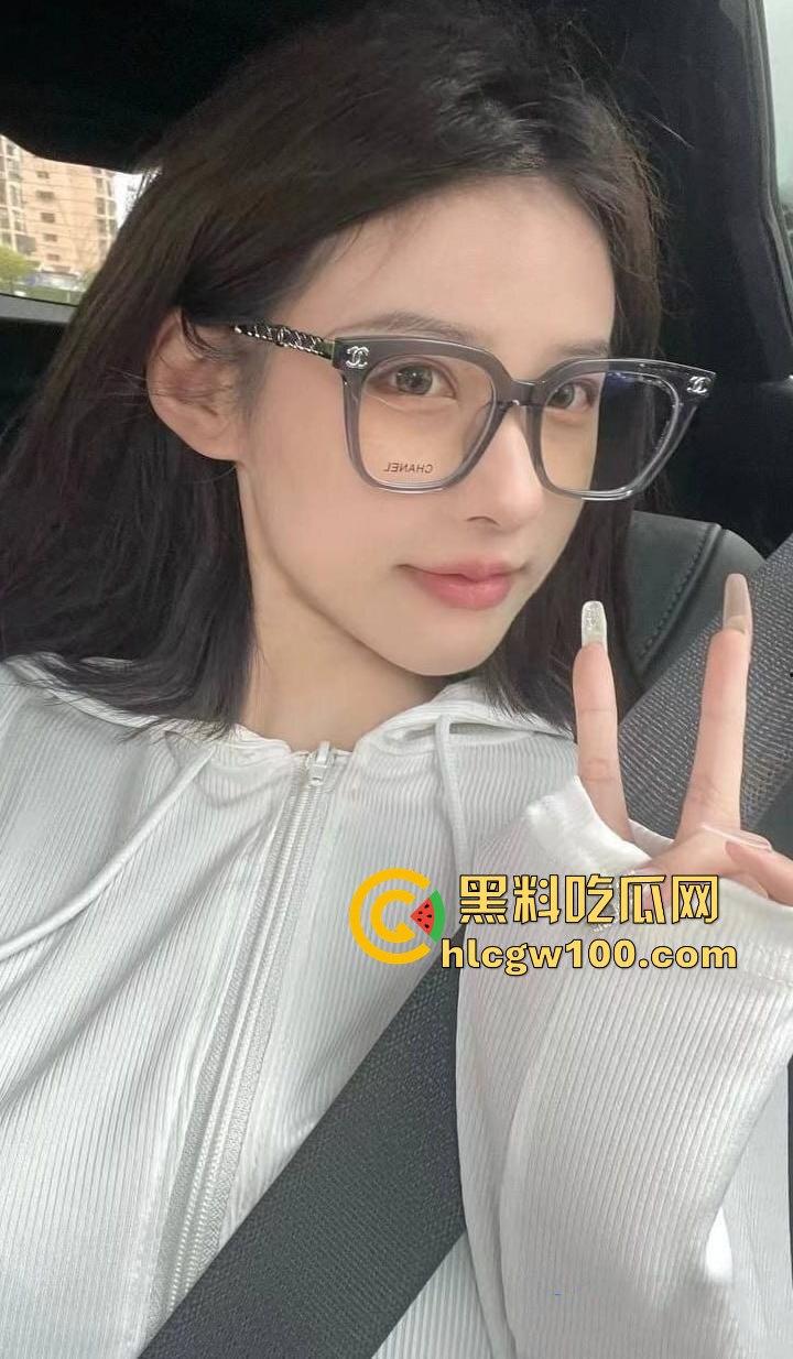 长沙舞蹈学院清纯反差舞蹈生【吴萱莉】约炮被曝光，极品小母狗喜爱约炮求着男主狠狠抽插！  第2张