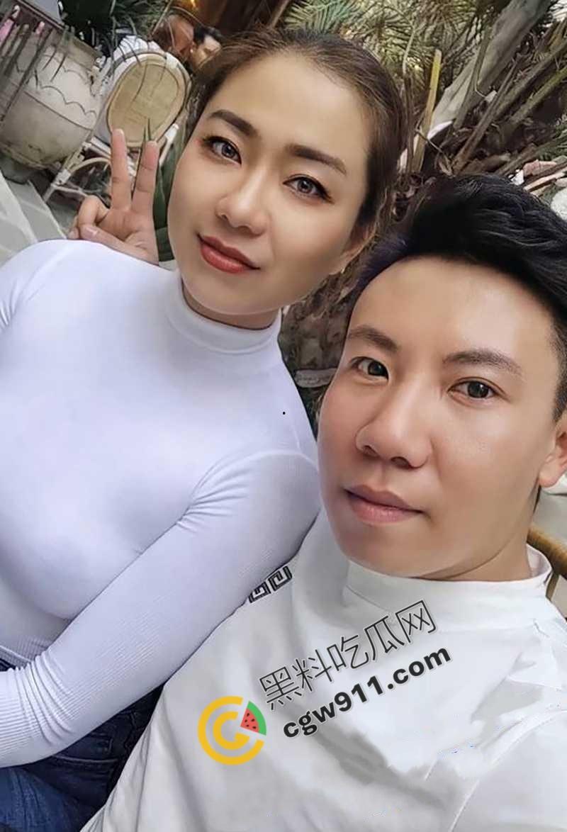 湖南人妻【黄小桃】的大胆暴露挑逗！真空逛街，夹着肛塞大胆露穴，寻求刺激后被爆操  第1张