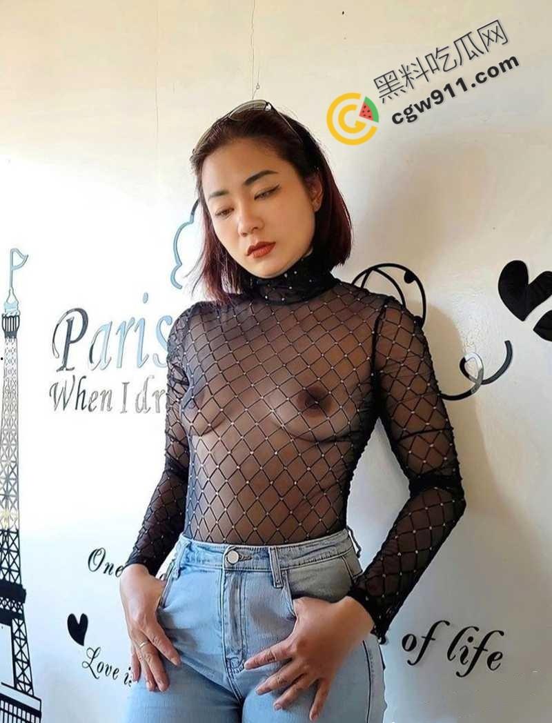 湖南人妻【黄小桃】的大胆暴露挑逗！真空逛街，夹着肛塞大胆露穴，寻求刺激后被爆操  第6张