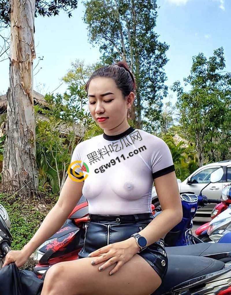 湖南人妻【黄小桃】的大胆暴露挑逗！真空逛街，夹着肛塞大胆露穴，寻求刺激后被爆操  第8张