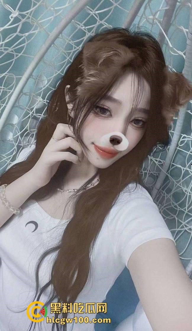 太原职业技术学院【李婉钰】自慰私密视频曝光，穿丝袜抠逼摸奶被异地男友共享兄弟，极品好胸毁在渣男手里！  第2张