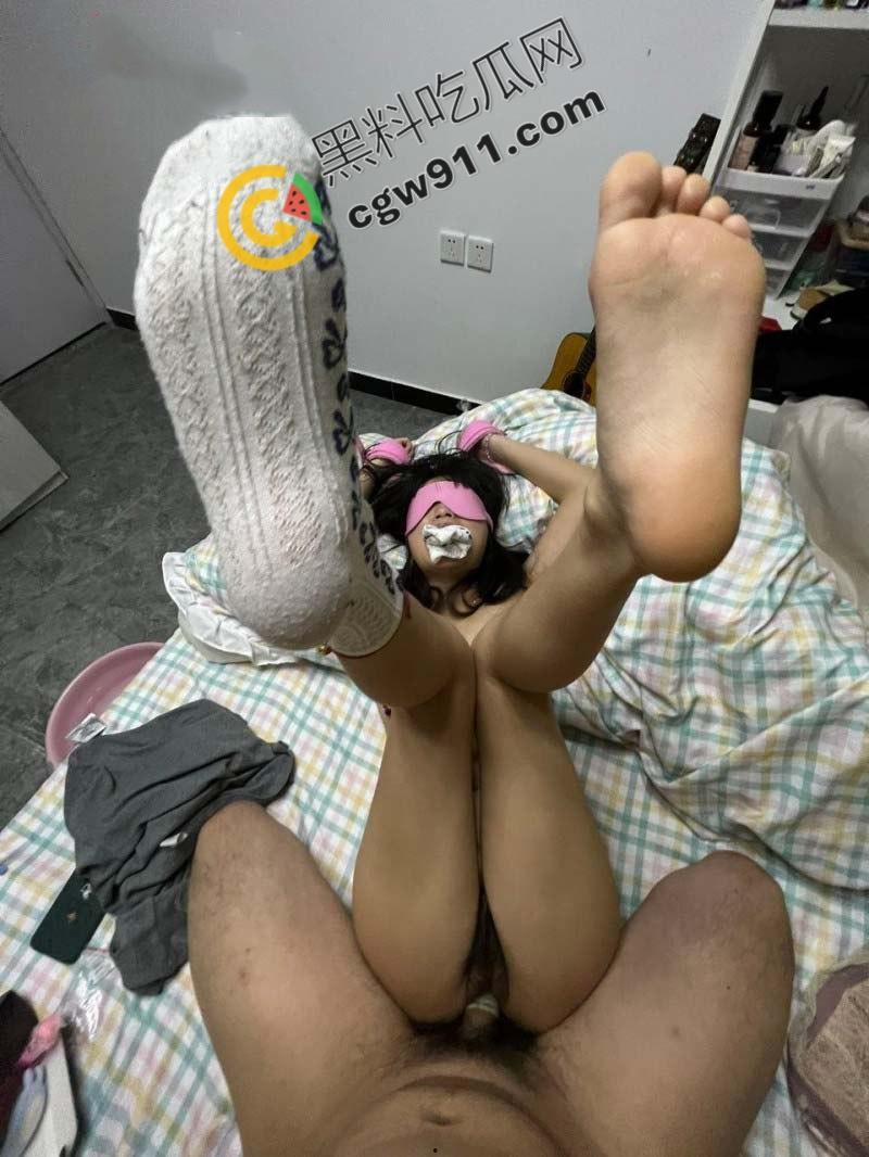 广州清纯学霸【李悦】白天是才女，夜晚化身淫艳女神，被金主无情束缚调教，道具插逼淫荡本性尽情展现  第6张