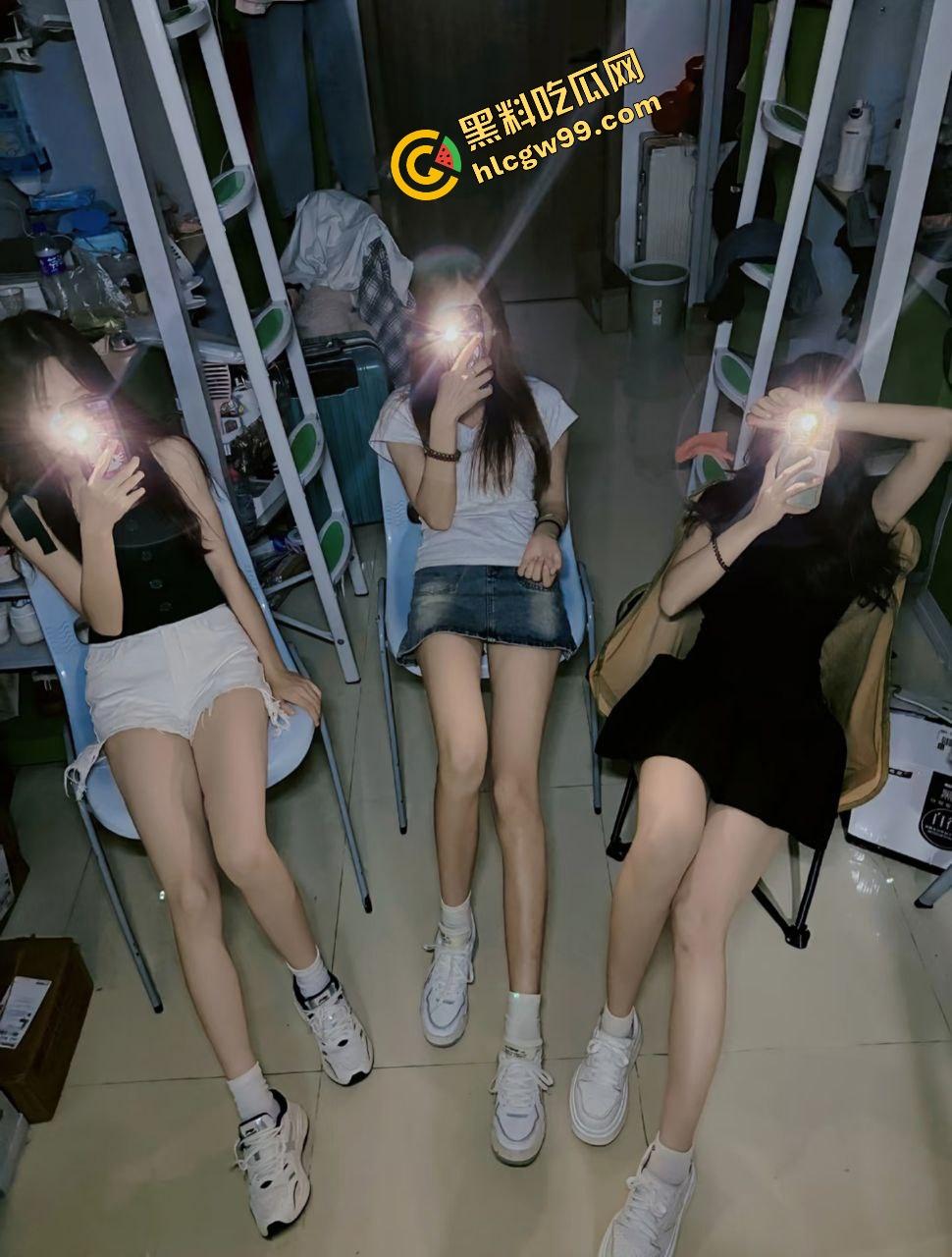 没有鸡巴的性爱！4位姐妹花反差婊骚鸡相约酒店大展身手，全裸淫荡互舔舌吻，女同的魅力！  第5张