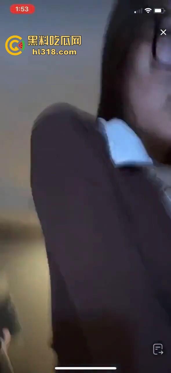 抖音小网红【刘Real.】跟榜一大哥直播做爱，女主播完美露脸玩女上骑乘位，还是榜一大哥厉害！  第4张