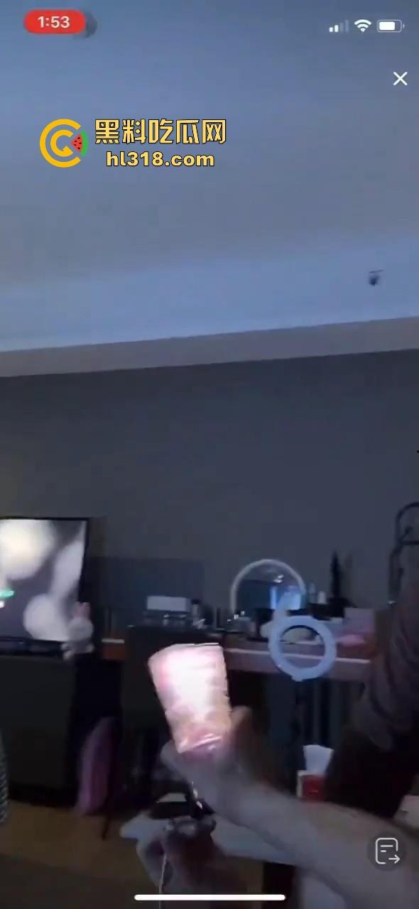 抖音小网红【刘Real.】跟榜一大哥直播做爱，女主播完美露脸玩女上骑乘位，还是榜一大哥厉害！  第7张