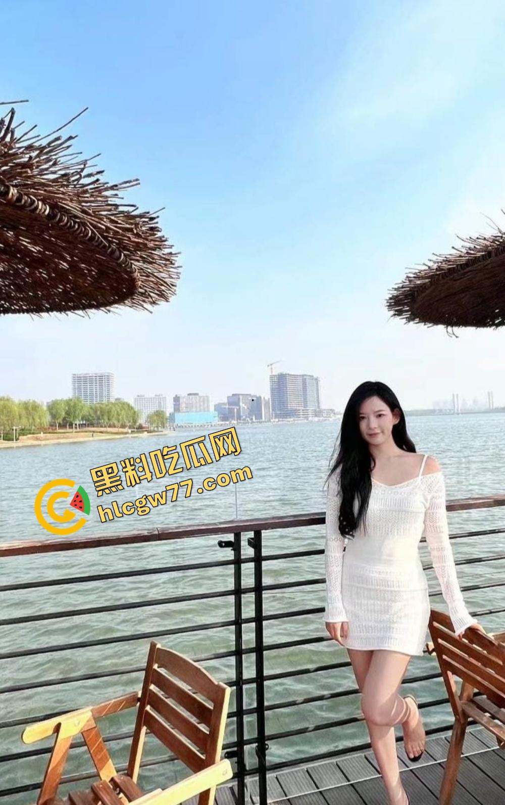 江西女大学生莫小宁装得清纯，背地里被调教成舔鸡巴母狗！一边被后入爆操一边浪叫夹鸡巴！  第1张