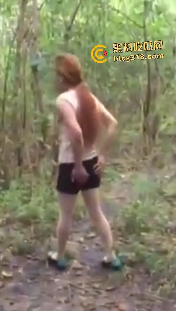 成都同性恋老男人小树林装女人当鸡被警察抓！想“收买”警察，谁知警察是直男直接踢屁股开花  第7张