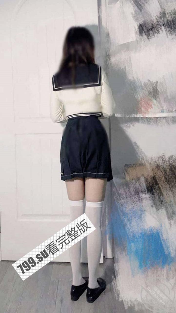 最新封神！乱伦大神迷恋『晓彤表妹』新作 - 彤彤和朋友打电话被我按倒爆操 多体位站炮内射  第3张