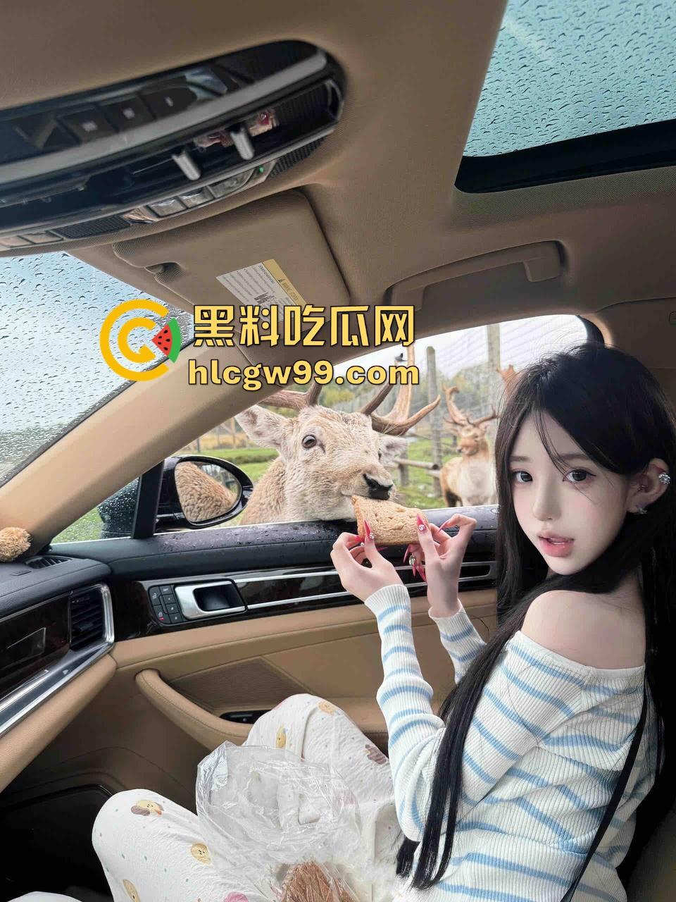 上海宏瑞基商场奈雪门口上演野战教学，小情侣裤子脱一点直接坐上去猛摇，摇摆姿势辣眼睛，刺激拉满！  第1张