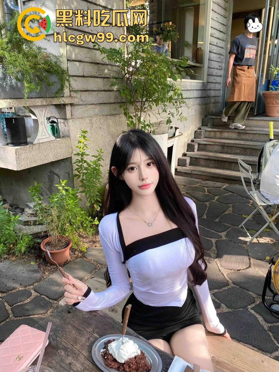 上海宏瑞基商场奈雪门口上演野战教学，小情侣裤子脱一点直接坐上去猛摇，摇摆姿势辣眼睛，刺激拉满！  第7张