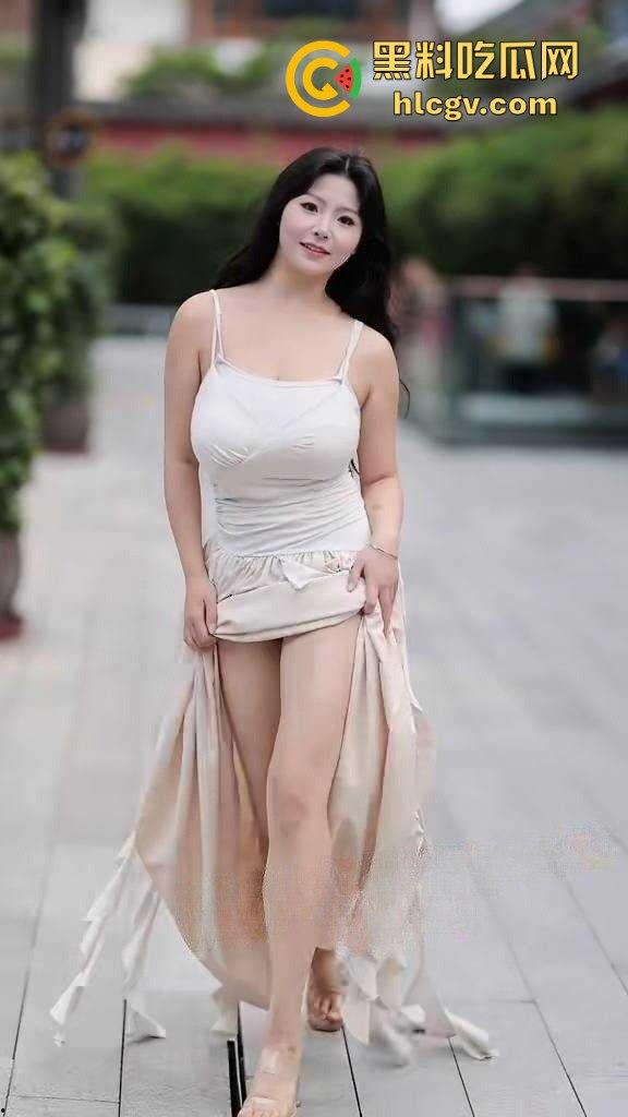 抖音网红『大漂亮』裸聊捞金13分钟全流出！一对爆乳奶子揉捏到嗨翻，高速自慰捞金方式骚得嘎嘎到位！  第6张