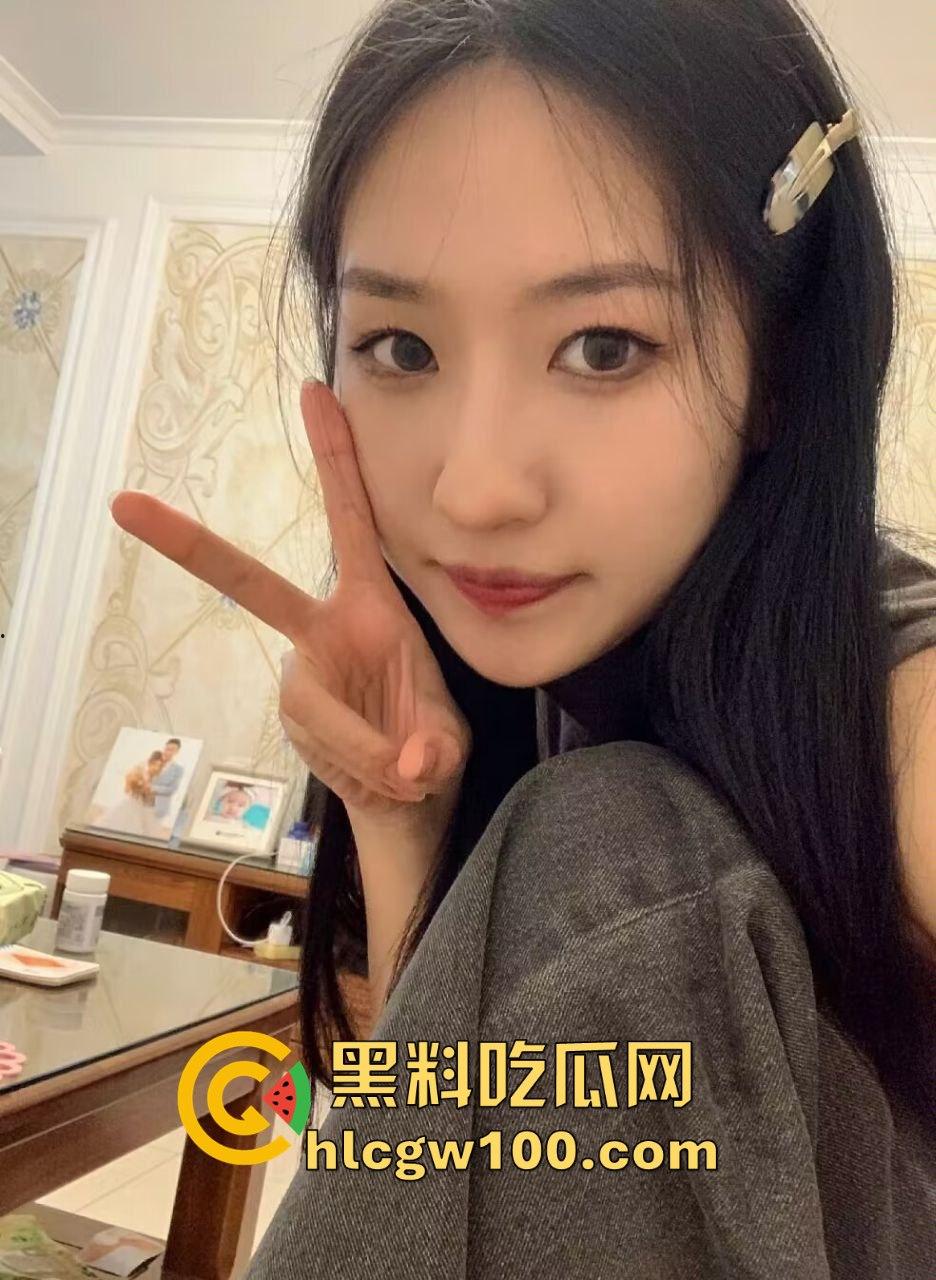 湖南大学大四学姐【叶晓燕】约炮视频流出被曝光，撅臀掰穴学姐不为人知的另一面。  第1张