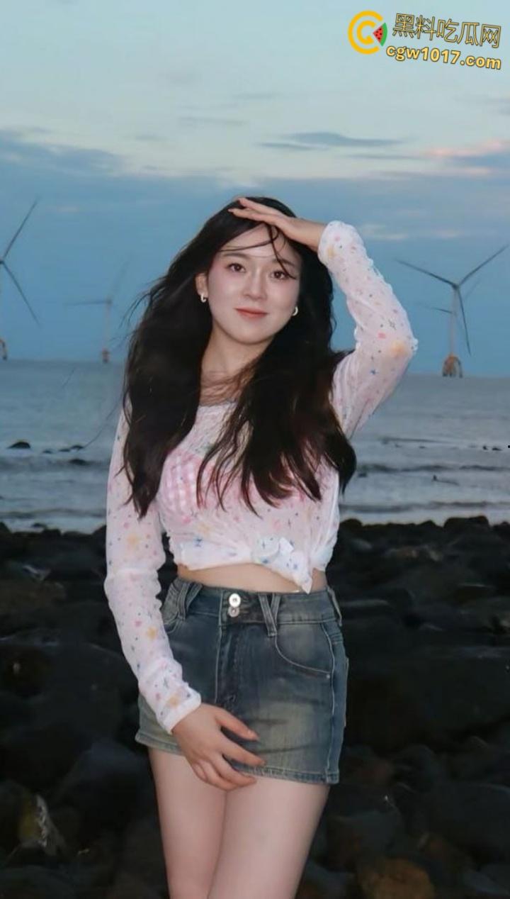 浙江师大甜妹【张宇轩】羞涩吃鸡画面曝光，顶级眼镜反差婊口爆颜射，满嘴灌满浓精骚态尽显！  第2张