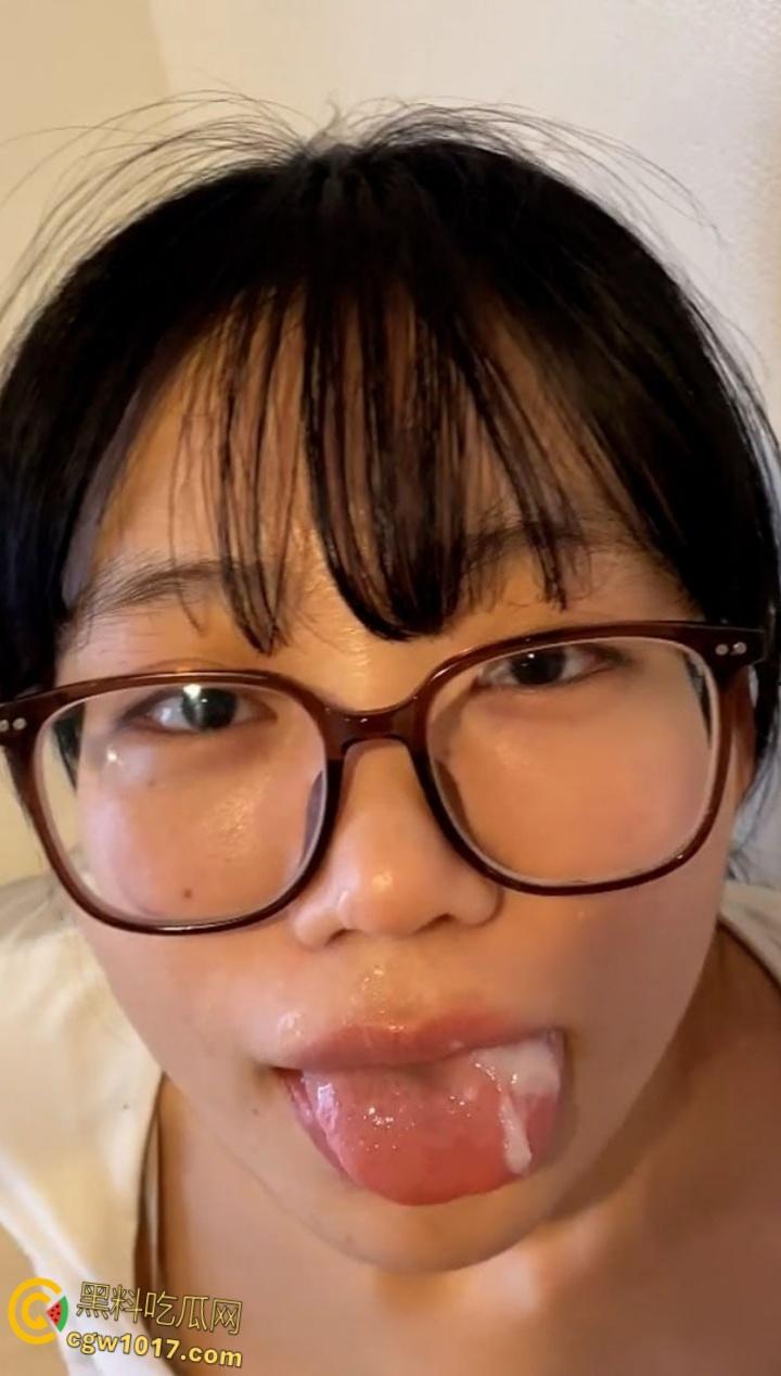浙江师大甜妹【张宇轩】羞涩吃鸡画面曝光，顶级眼镜反差婊口爆颜射，满嘴灌满浓精骚态尽显！  第7张