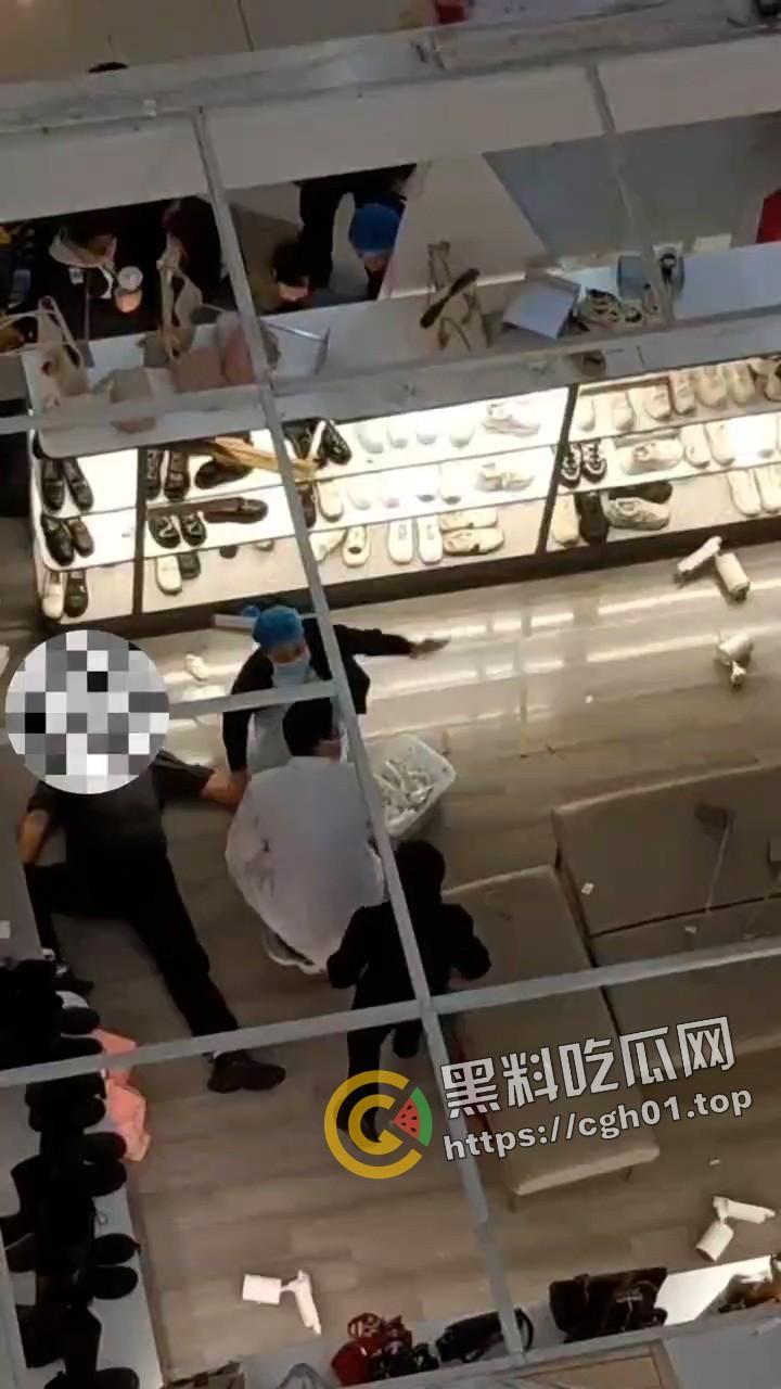 男子表白失败当场跳楼  这就是爱情吗 多视角监控全记录 第7张