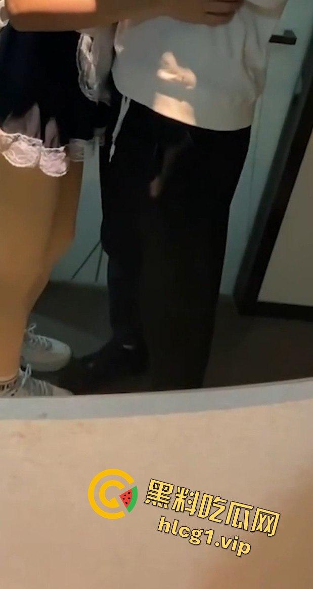 武汉生物工程学院 【张伊美】跟男友出去西安旅游的私密视频常遭曝光！  第8张