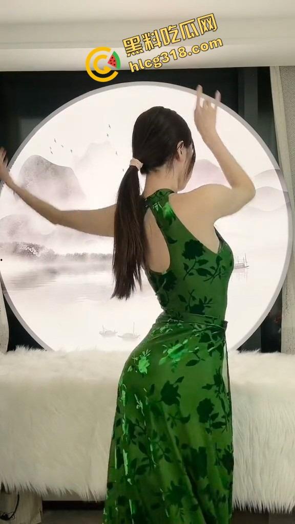 艺术来源于生活，但抖音的艺术来自擦边，艺术气息太浓了连我鸡巴都被感动了，直播跳个舞怎么让我想操人？  第2张