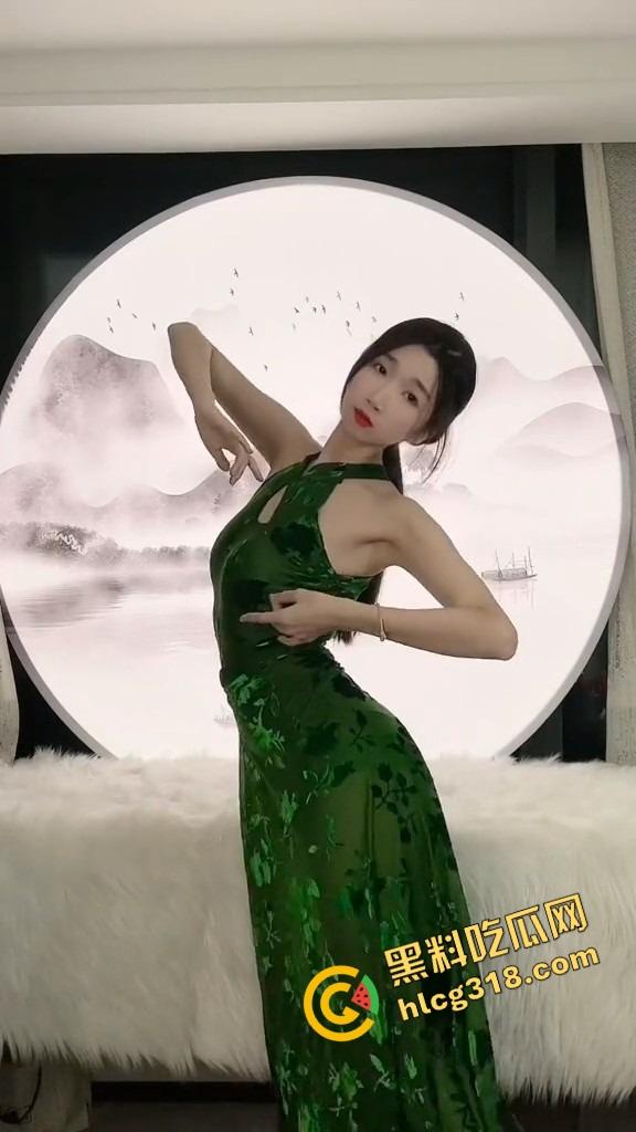 艺术来源于生活，但抖音的艺术来自擦边，艺术气息太浓了连我鸡巴都被感动了，直播跳个舞怎么让我想操人？  第4张