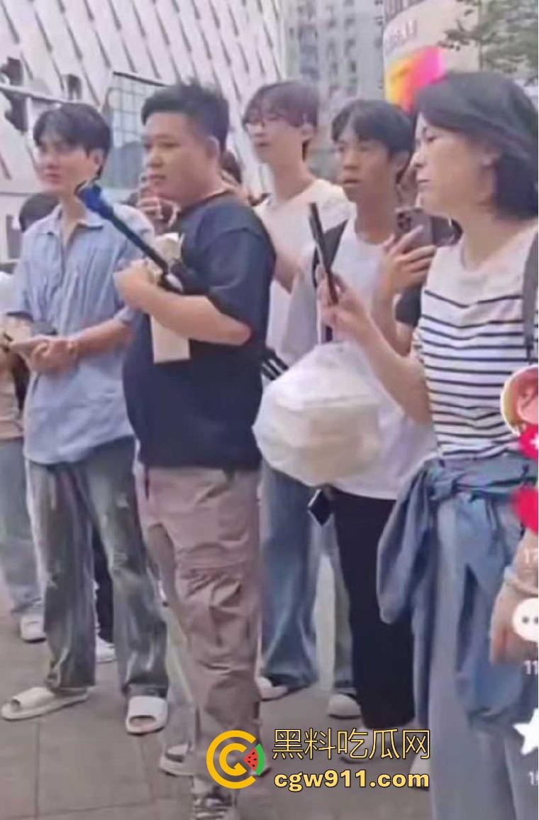 2025年最有种的男人出现了！抖音王源头号黑粉【王扁】古有关羽单刀赴会，只身现身演唱会“小汤圆”线下围攻！  第5张