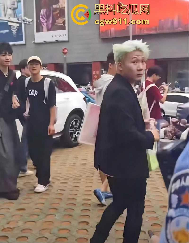 2025年最有种的男人出现了！抖音王源头号黑粉【王扁】古有关羽单刀赴会，只身现身演唱会“小汤圆”线下围攻！  第8张