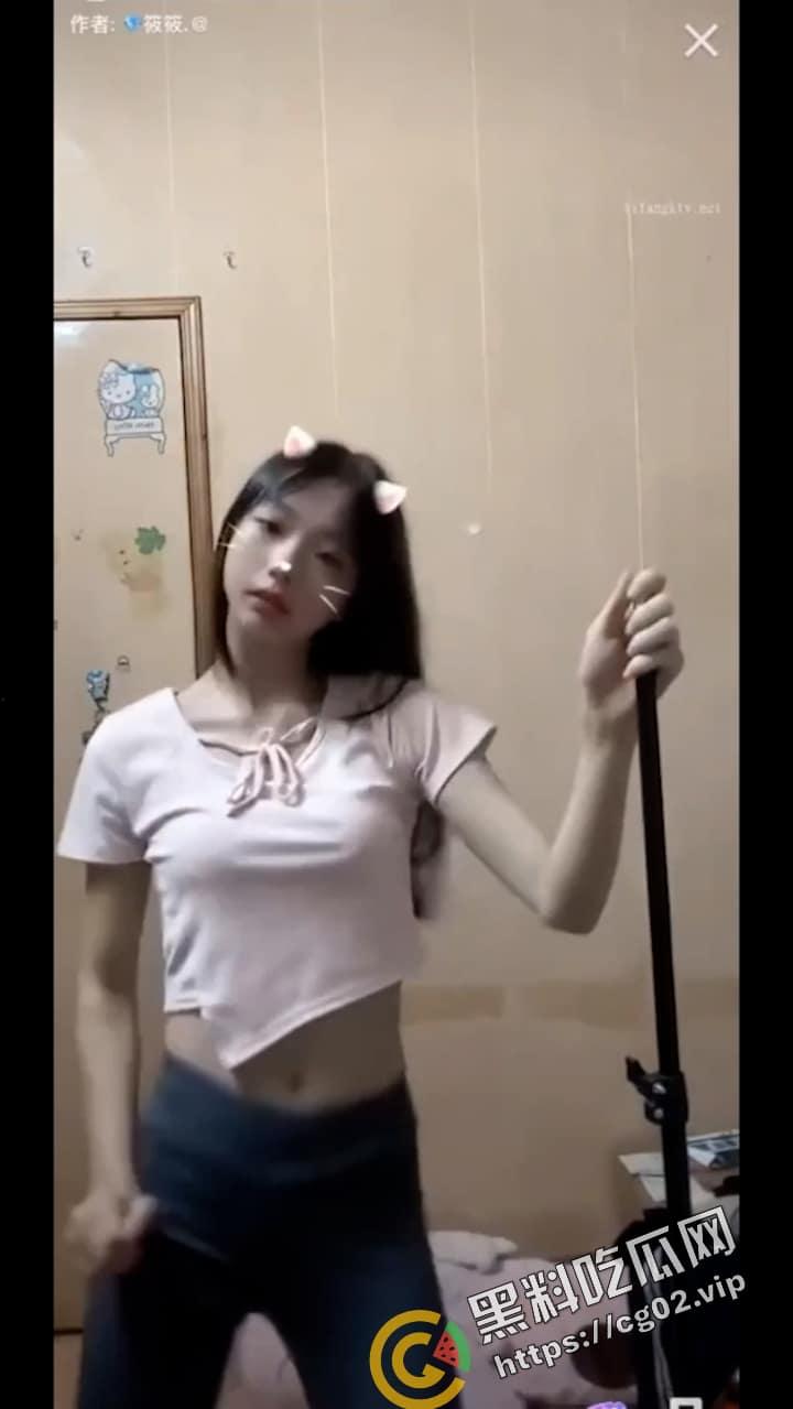 快手 小羊睡着了 22万粉萝莉高价露脸定制裸舞 给金主口爆 骚到原地起飞 77部合集  第9张